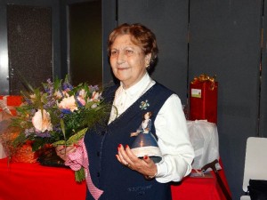 dalia rodriguez TORENO entrega premio