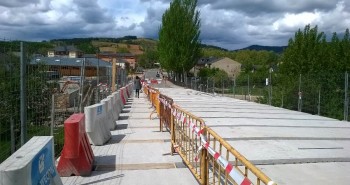 peatones puente cacabelos