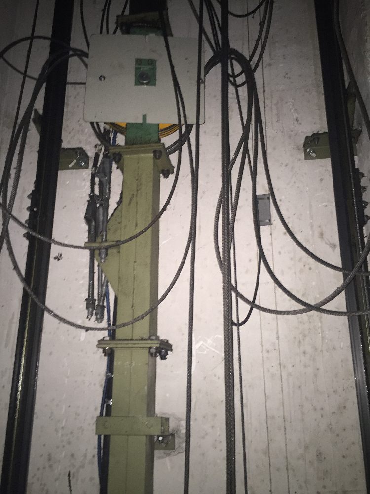 cable ascensor calle camino santiago