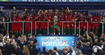 LA RECEPCIÓN DEL TROFEO