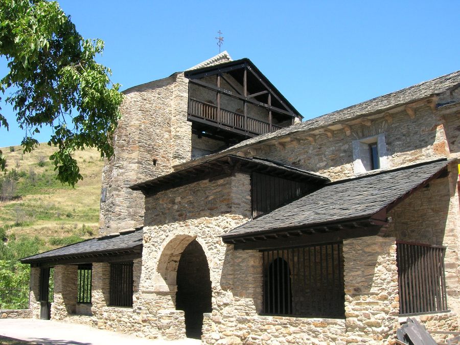 Iglesia_de_Nuestra_Señora_de_la_Asunción_de_Villanueva_de_Valdueza