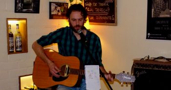 fon tocando