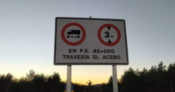 señal prohibición camiones acebo.jpg