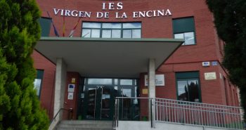 puerta principal iesve
