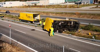 vuelco camión correos