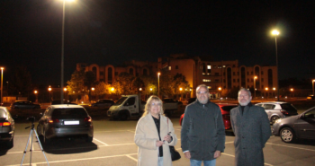 aparcamiento centro saludo flores.JPG
