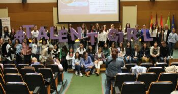 Foto de alumnas, organizadores, mentoras y representantes de entidades colaboradoras