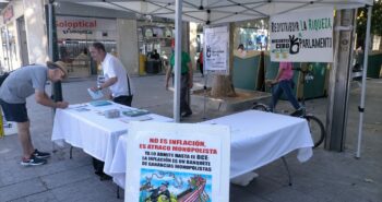 Mesa de Recogida de firmas en Barcelona