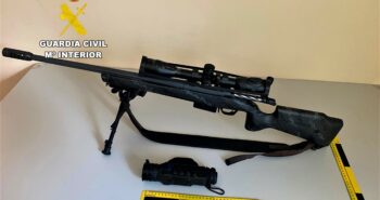 visor y rifle decomisados
