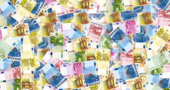 money-g8540f3b4e_1280