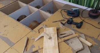 Ceip Compostilla Reparación de escenario de aglomerado en gimnasio
