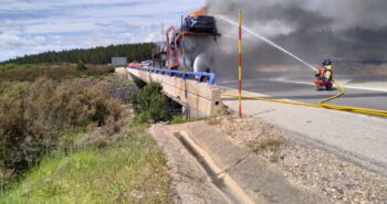 incendio camión porta vehículos (2)