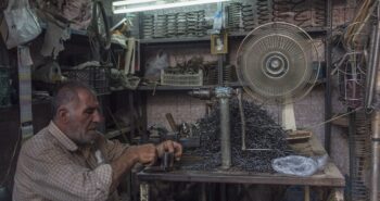 iranian-worker-6903628_1280