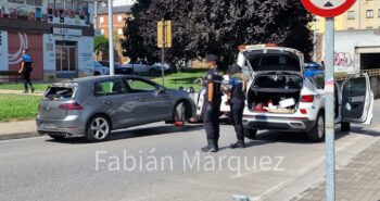 coche volcado puente vías-2630046816922375093.