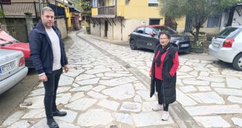 Calle Real Valdecañada Iván Alonso y alcaldesa de Barrio Joaquina Fernández